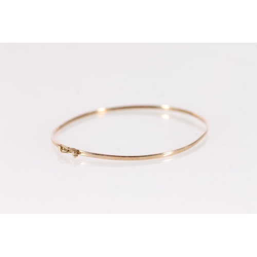 414 - 9ct gold bangle, 1.9g.