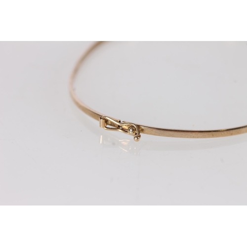 414 - 9ct gold bangle, 1.9g.