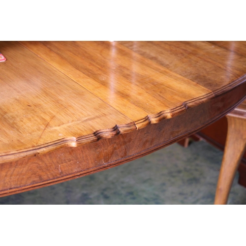 492 - Walnut extendable dining table in the manner of Whytock and Reed, 75cm tall.