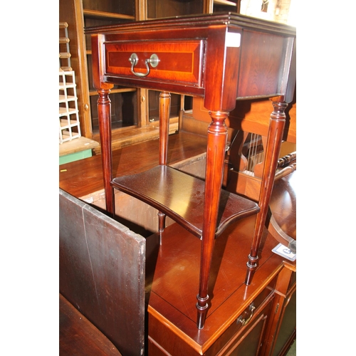 494 - Reproduction mahogany occasional table with single frieze drawer, 76cm tall.