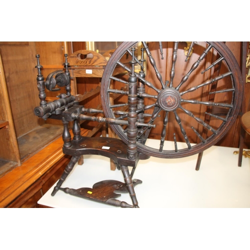 510 - Early 20th century spinning wheel.