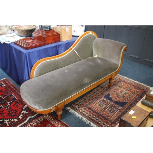 523 - Chaise Longue.