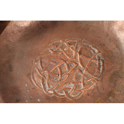 55 - Glasgow School style Arts & Crafts copper plate with Celtic knotwork decoration, 21cm, and a pla... 