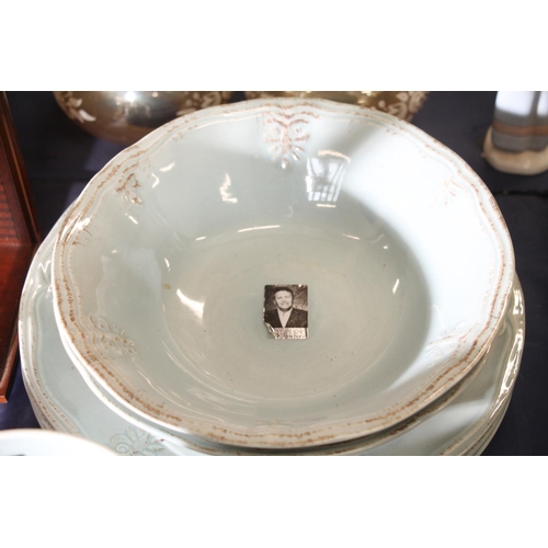 70 - Jeff Banks Churchill Ports of Call Country Craft dinner set to include plates, bowls, breakfast cups... 