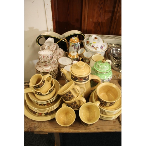 92 - Ceramics to include a Maling lustre vase, a Royal Worcester Evesham tureen, etc.