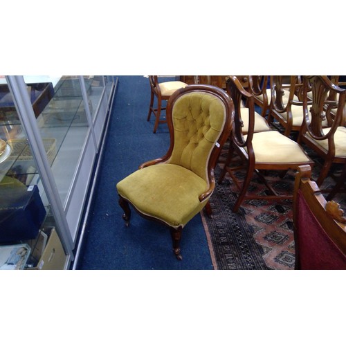 536 - Victorian button back upholstered salon chair