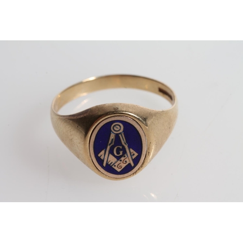 1400 - Gents 9ct gold Masonic ring with secret enamel Masonic compass swivel tablet, maker 'EJLd', ring siz... 