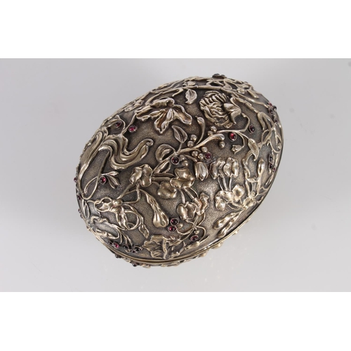 1 - Russian 84 zolotnik grade silver box in the form of an egg of large proportions, the body with scrol...