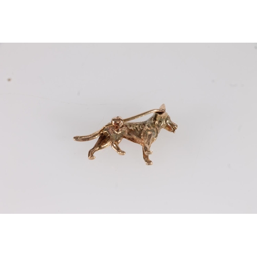 144 - 9ct gold brooch in the form of a German Shepherd, 6.9g, W3cm.