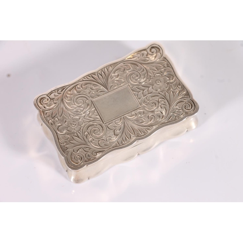 25 - Silver snuff box of rectangular shape with serpentine edge, the top and bottom surface incised with ...