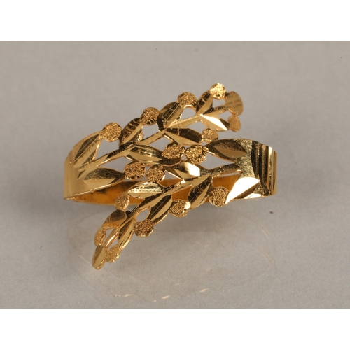 102 - 22k yellow gold scarf ring, 2.4g