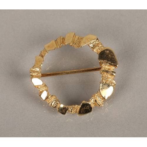 112 - 14K gold brooch, 2.5g