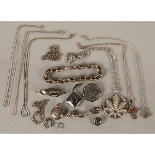 117 - Assorted silver and white metal jewellery including chain bracelet, necklaces, Celtic cross pendant,... 