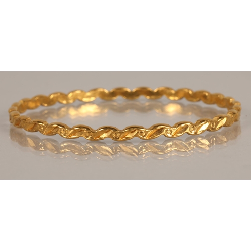 122 - High karat yellow gold bangle, 21.3g