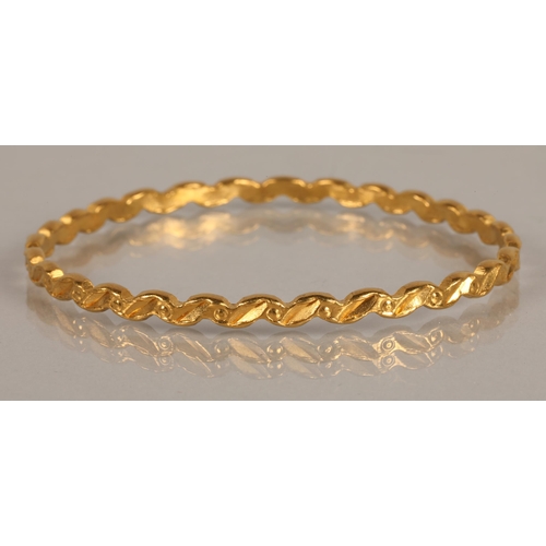 123 - High karat yellow gold bangle, 20.5g