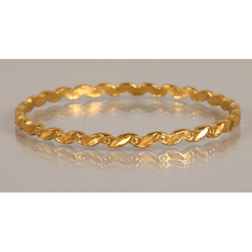 126 - High karat yellow gold bangle, 21g