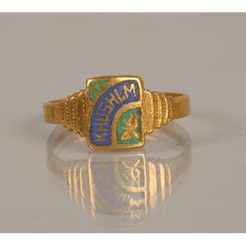 131 - High karat yellow gold ring with blue and green enamel detail, 5.7g, ring size V