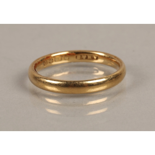 191 - 18ct gold band, ring size O, 3.5g