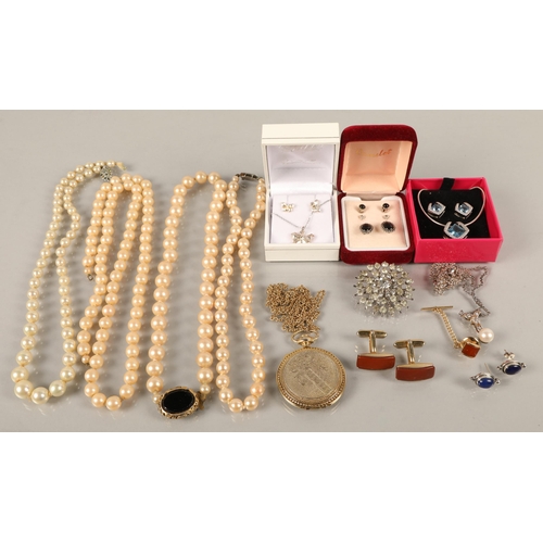 208 - Assorted costume jewellery, some silver