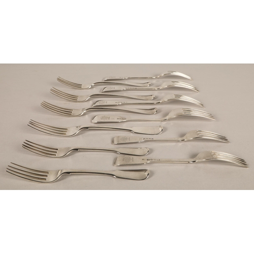 270 - Set of five Victorian fiddle pattern table forks with crest verso, 'Carpe Diem', London 1845, and se... 