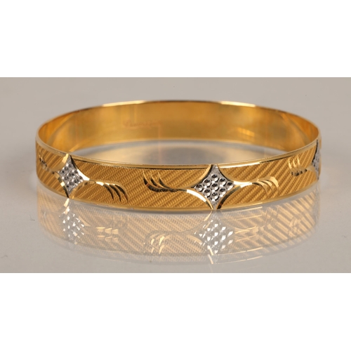 83 - 22k yellow gold Daaraa bangle with white gold detail, 24.5g