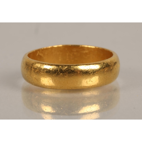 88 - High karat yellow gold band, 7.5g, ring size M