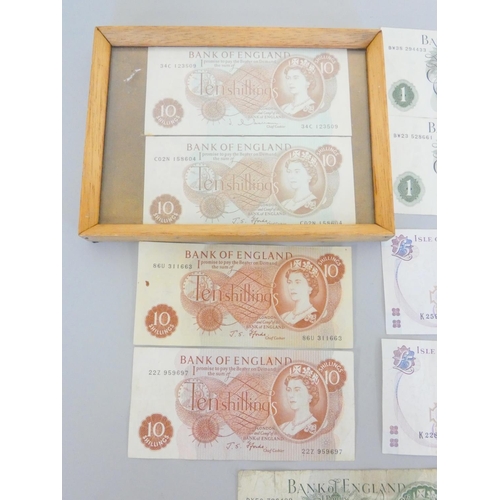 286 - United Kingdom. Collection of banknotes to include two Isle of Man £5 notes Cashen Castle Rushen rev... 