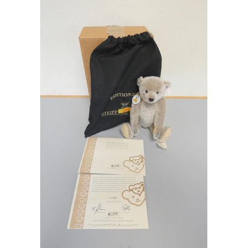 42 - Steiff. Richard Steiff teddy bear, 2005 Club Edition, white tag 420467, in grey mohair. Complete wit... 