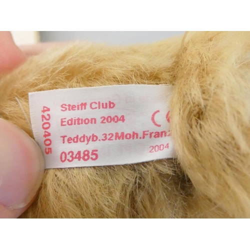 44 - Steiff. Franz teddy bear, 2004 Club Edition, white tag 420405, in blonde mohair., Complete with Stei... 