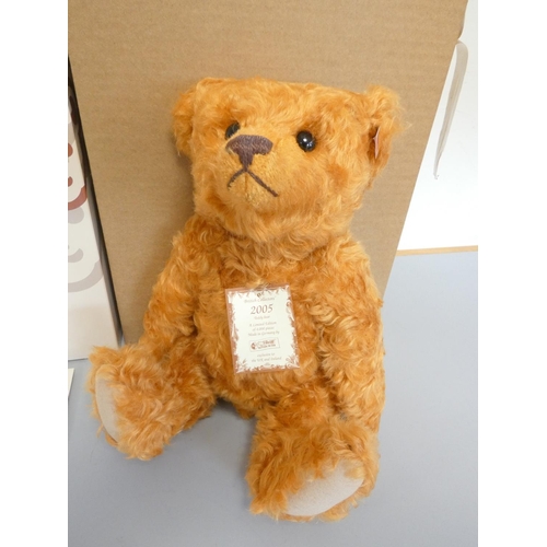 48 - Steiff. British Collector's Teddy Bear, 2005, white tag 661969, produced exclusively for UK and Irel... 