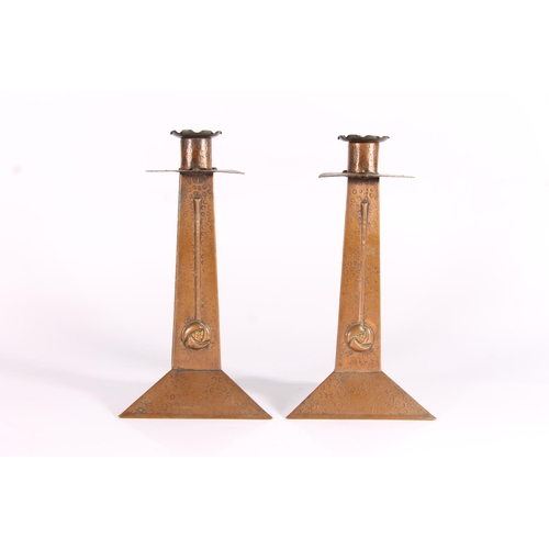 342 - Arts and Crafts style copper candlesticks, early 20th century, the tapering symmetrical sticks with ... 