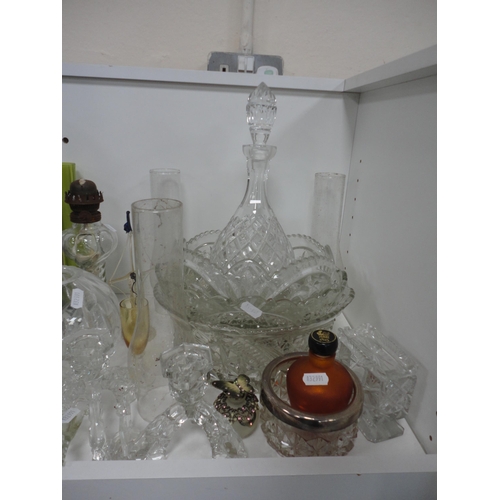 119 - Assorted glassware to include an art glass mottled vase, claret jug, Georgian-style and other decant... 