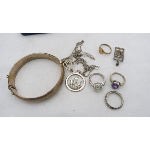 249 - Silver and costume jewellery to include a sterling silver pendant on chain, luckenbooth silver penda... 