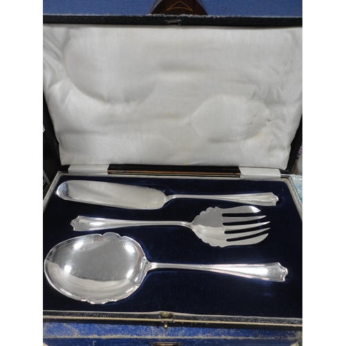 46 - Collection of plated ware to include tankards, ladle, tongs, cream jugs, trays, condiments, boxed cu... 