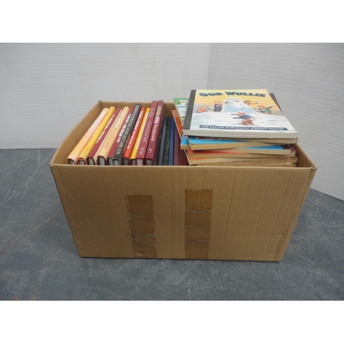 62 - Carton containing various annuals to include The Broons and Oor Wullie.