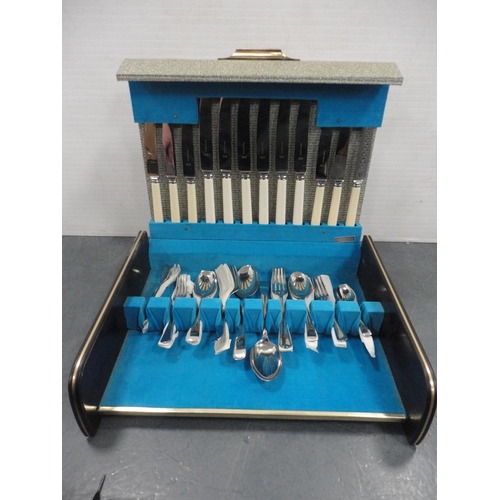 77 - Quantity of EP flatware, loose stainless steel and EP cutlery, napkin rings, boxed set of gilt cutle... 
