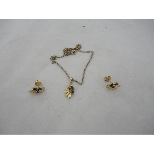 276 - Suite of 9ct gold gem-set jewellery to include a pendant on chain and a pair of earrings, 5.5g gross... 