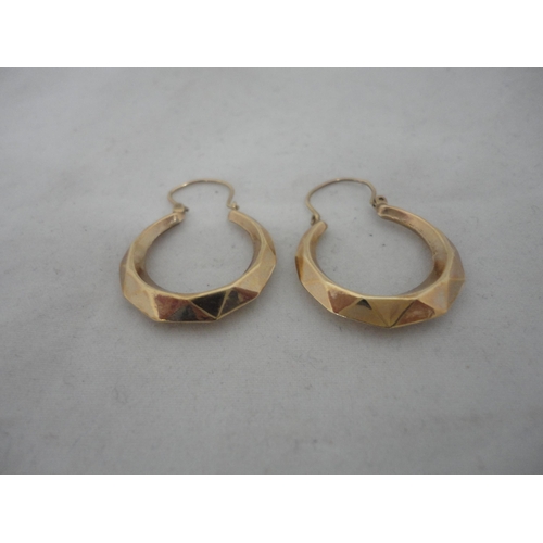 278 - Two pairs of 9ct gold earrings, 3.4g gross.