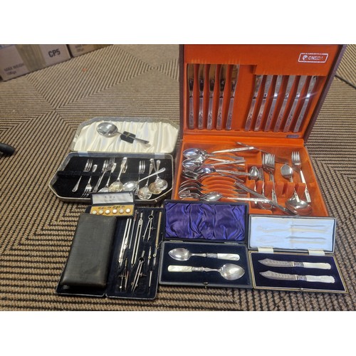 447 - Various cased cutlery including Oneida and drawing sets