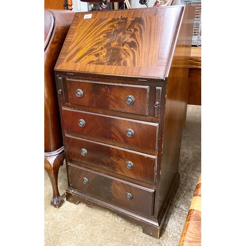 657 - Ladies mahogany bureau