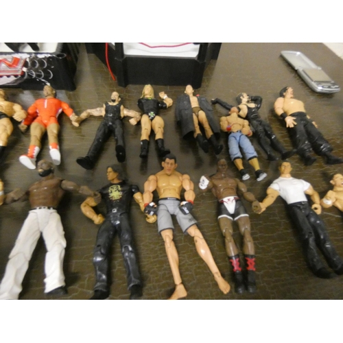 187 - WWE figures from early 2000's (39) and two rings a/f.