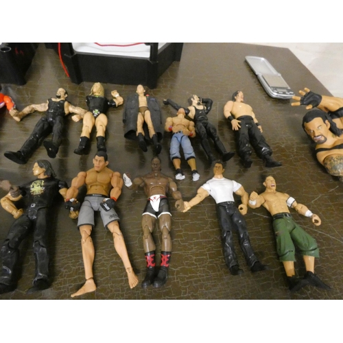 187 - WWE figures from early 2000's (39) and two rings a/f.