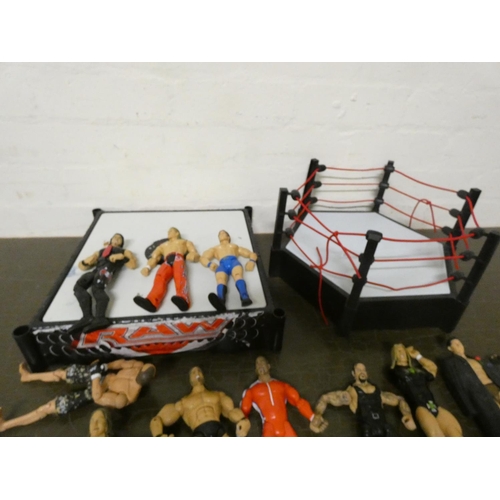 187 - WWE figures from early 2000's (39) and two rings a/f.