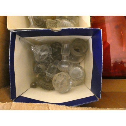 213 - Large box of vintage glassware to include decanter stoppers, vases, cranberry jug etc.