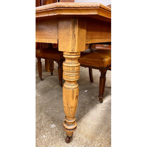 630 - Oak telescope table with single leaf & four dining chairs.