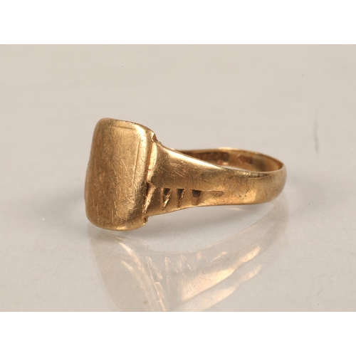 202 - 9ct gold signet ring, ring size U, 2.4g