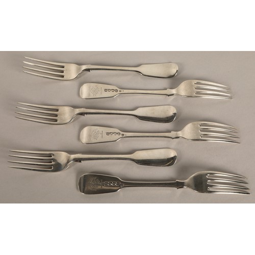 274 - Six Victorian silver dessert forks with crest verso, London 1845290 grams