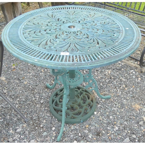 550 - Cast aluminium garden round table and parasol base.