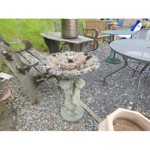 555 - Large concrete bird bath