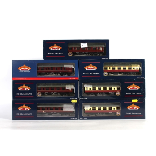 1010 - Bachmann Branchline OO gauge model railways to include seven coaches 39000R(A) BR mkI SO 2nd open ma...